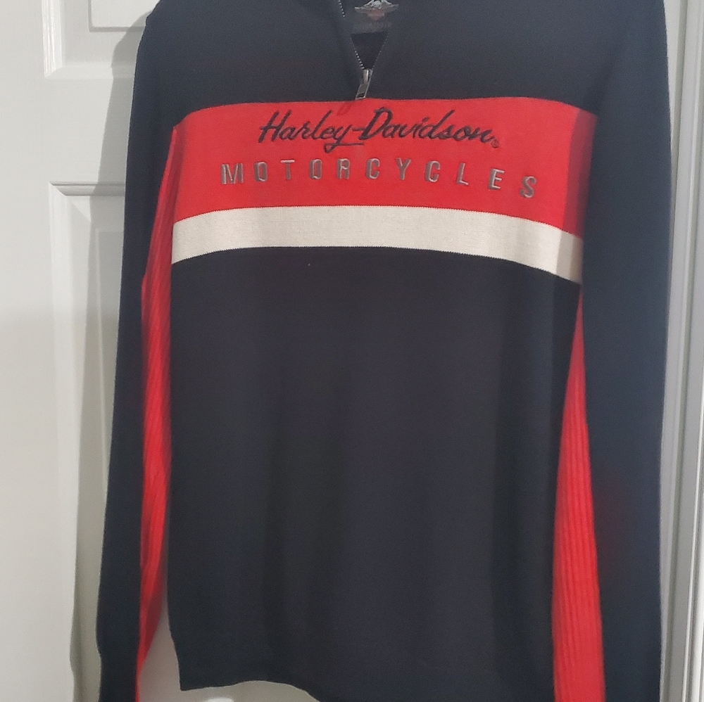 NEW Ladies Harley Davidson Sweater size Medium